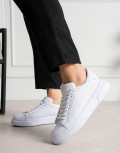 Ανδρικά δίσολα Sneakers με κορδόνια λαστιχένια σόλα.
