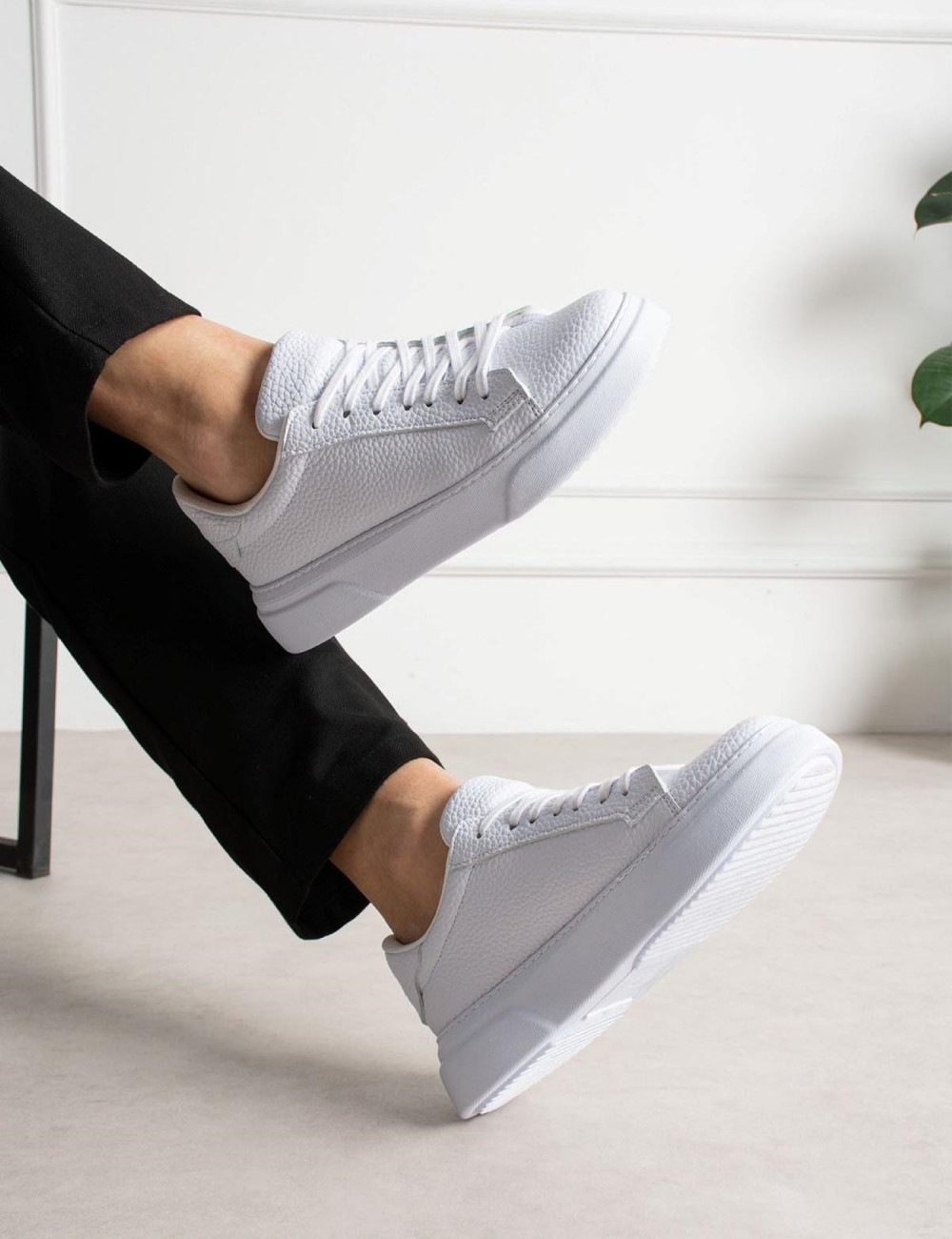 Ανδρικά δίσολα Sneakers με κορδόνια λαστιχένια σόλα.