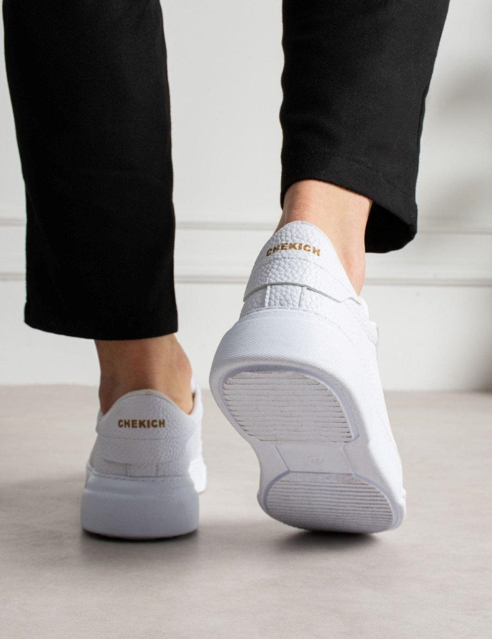 Ανδρικά δίσολα Sneakers με κορδόνια λαστιχένια σόλα.