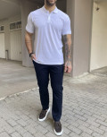 Ανδρικό βαμβακερό, κοντομάνικο Polo με στρογγυλό λογότυπο της εταιρείας στο στήθος.