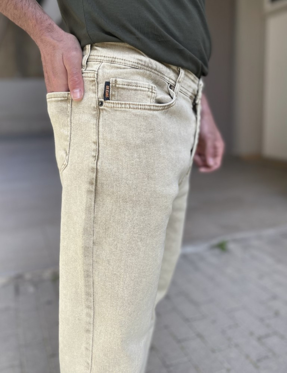 Ανδρικό τζιν παντελόνι σε loose γραμμή.