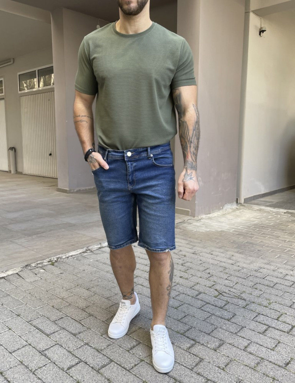 Ανδρική&nbsp;τζιν βερμούδα&nbsp;με&nbsp;ελαστικότητα.