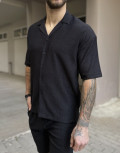 Ανδρικό μαύρο κοντομάνικο πουκάμισο σε oversized γραμμή.