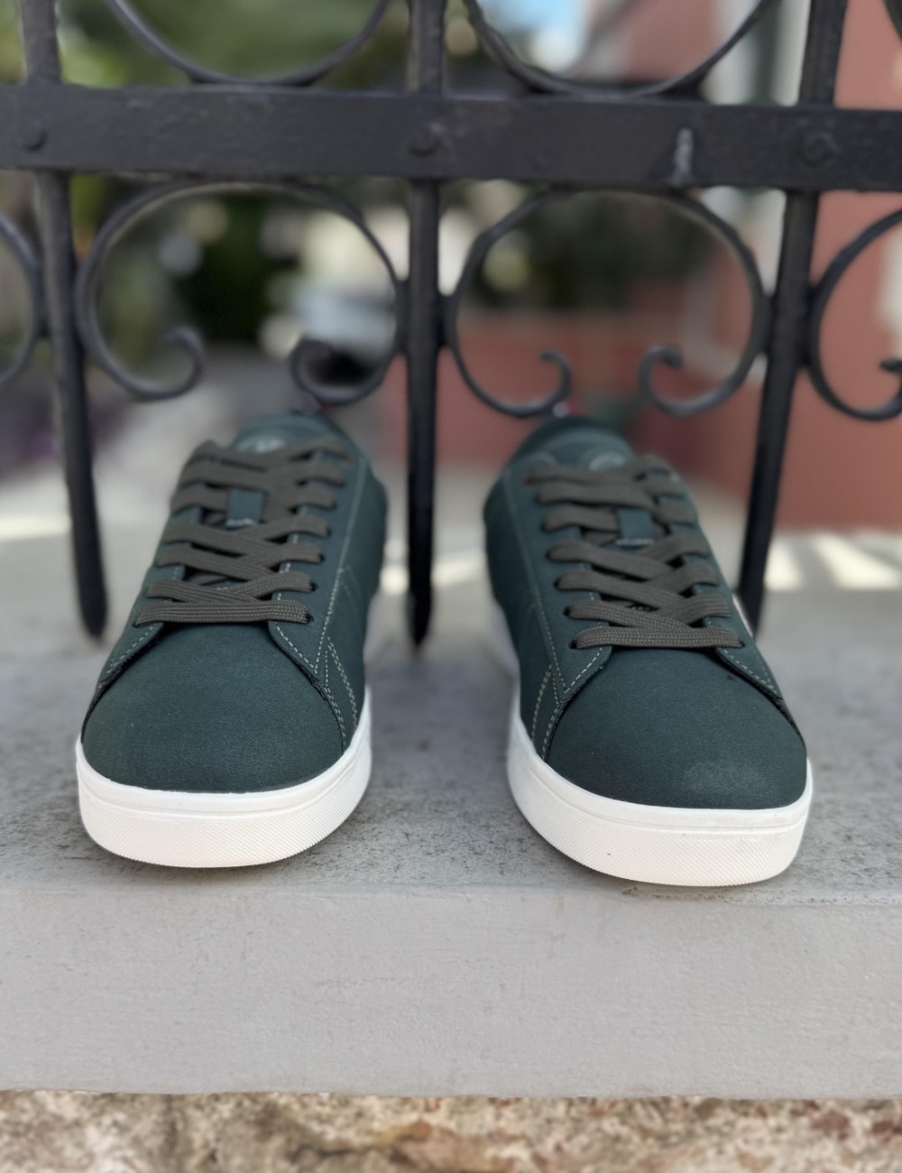 Ανδρικά χαμηλά Casual Sneakers κατασκευασμένα απο δερματίνη άριστης ποιότητας.