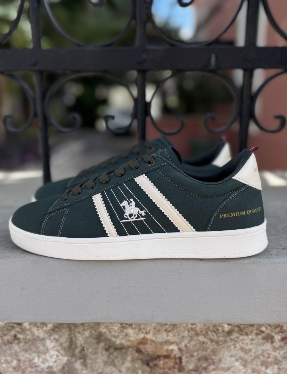 Ανδρικά χαμηλά Casual Sneakers κατασκευασμένα απο δερματίνη άριστης ποιότητας.
