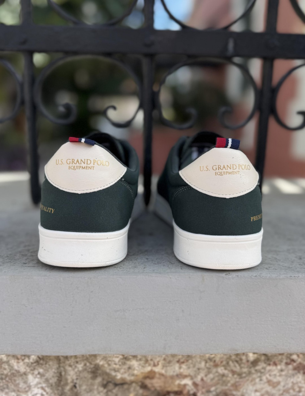 Ανδρικά χαμηλά Casual Sneakers κατασκευασμένα απο δερματίνη άριστης ποιότητας.