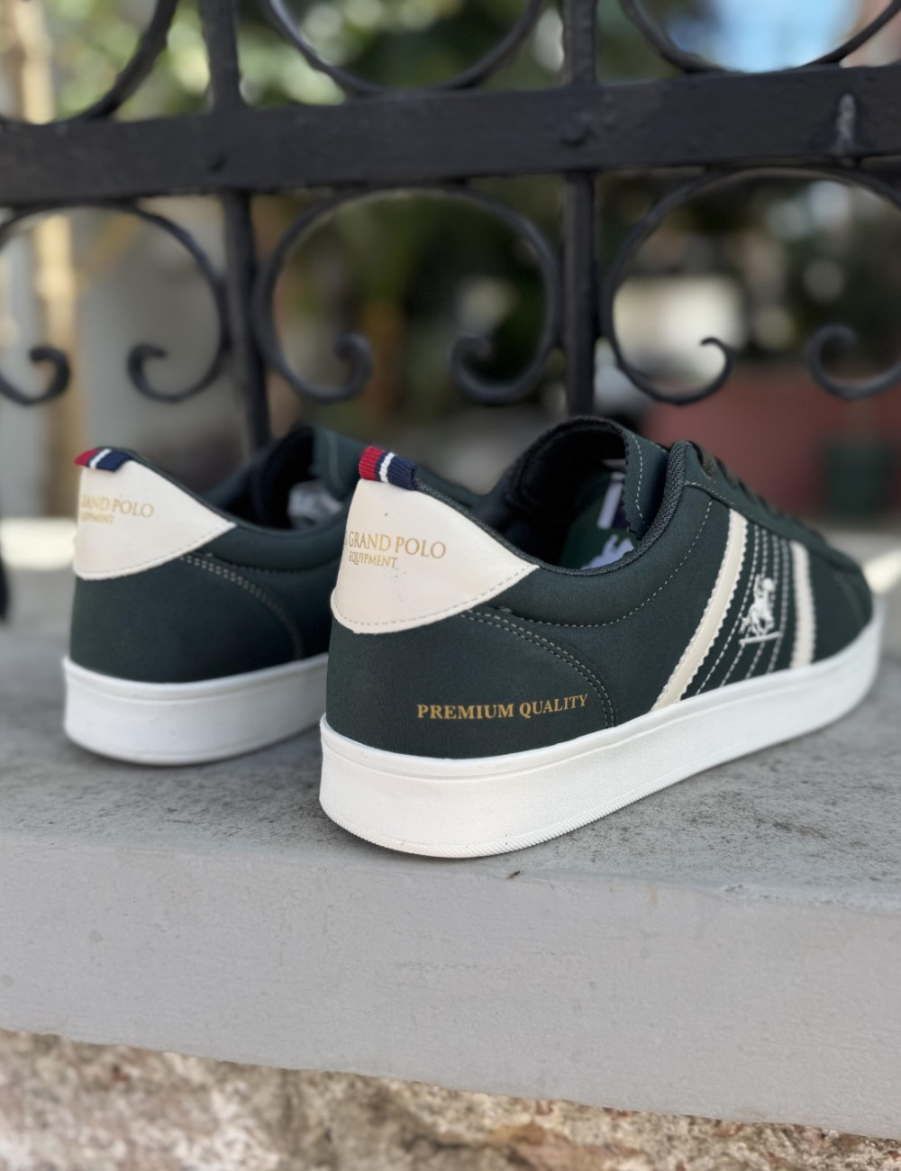 Ανδρικά χαμηλά Casual Sneakers κατασκευασμένα απο δερματίνη άριστης ποιότητας.