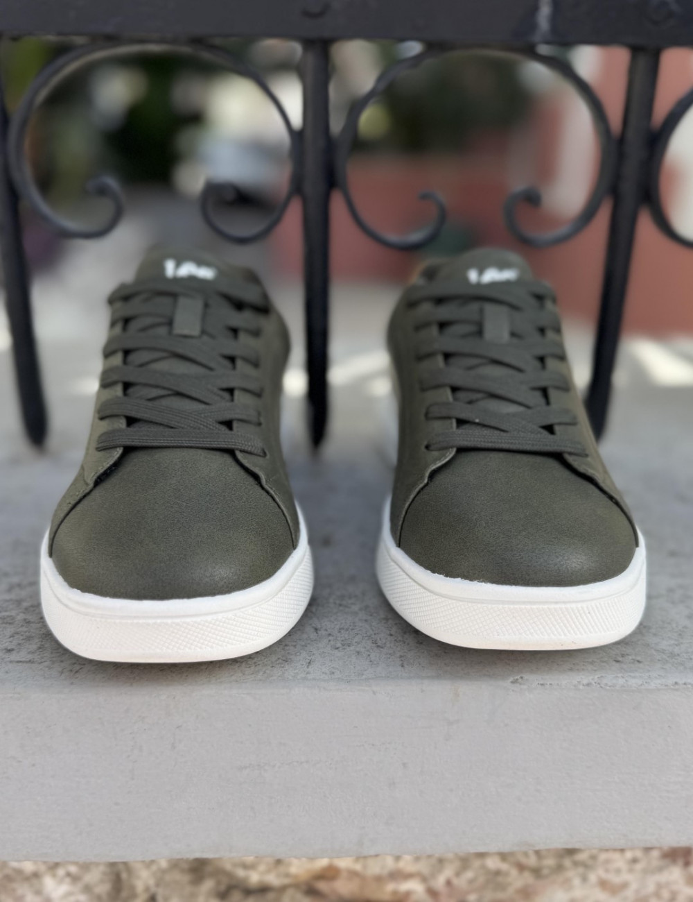 Ανδρικά χαμηλά Casual Sneakers κατασκευασμένα απο δερματίνη  άριστης ποιότητας.