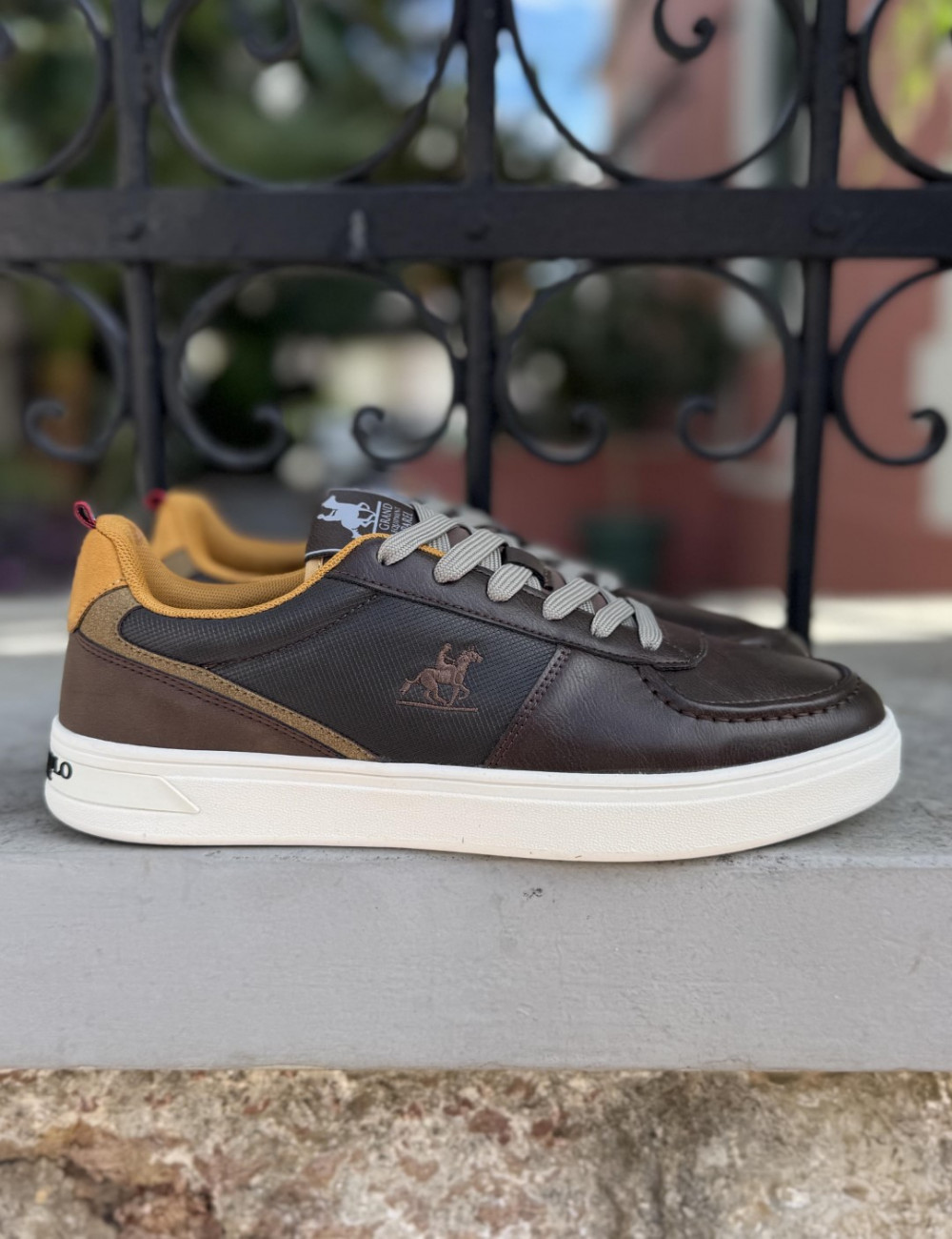 Ανδρικά χαμηλά Casual Sneakers κατασκευασμένα απο δερματίνη άριστης ποιότητας.