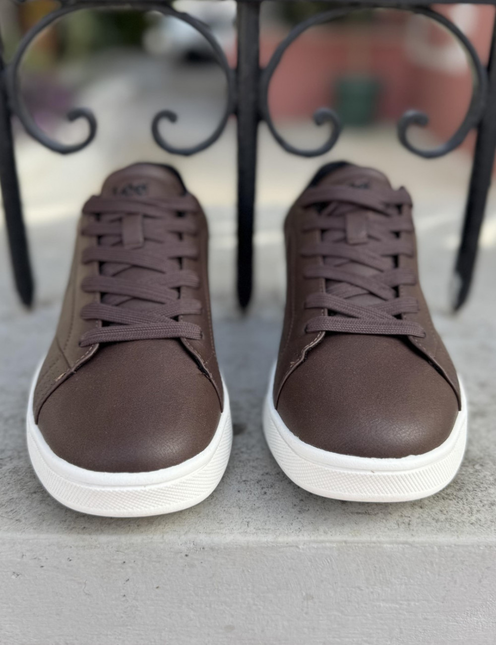 Ανδρικά χαμηλά Casual Sneakers κατασκευασμένα απο δερματίνη  άριστης ποιότητας.
