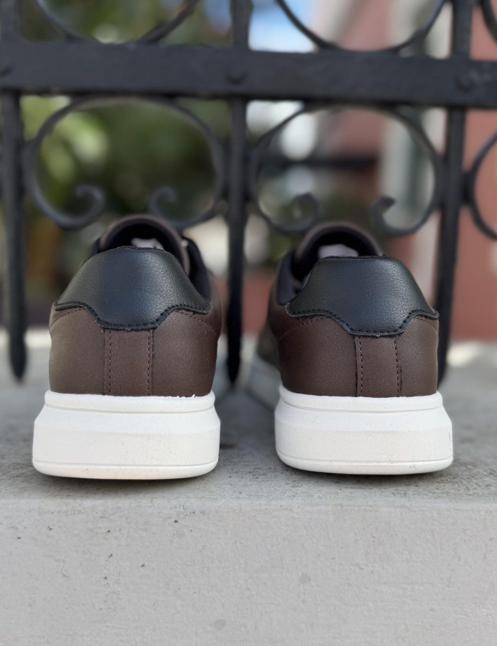 Ανδρικά χαμηλά Casual Sneakers κατασκευασμένα απο δερματίνη  άριστης ποιότητας.