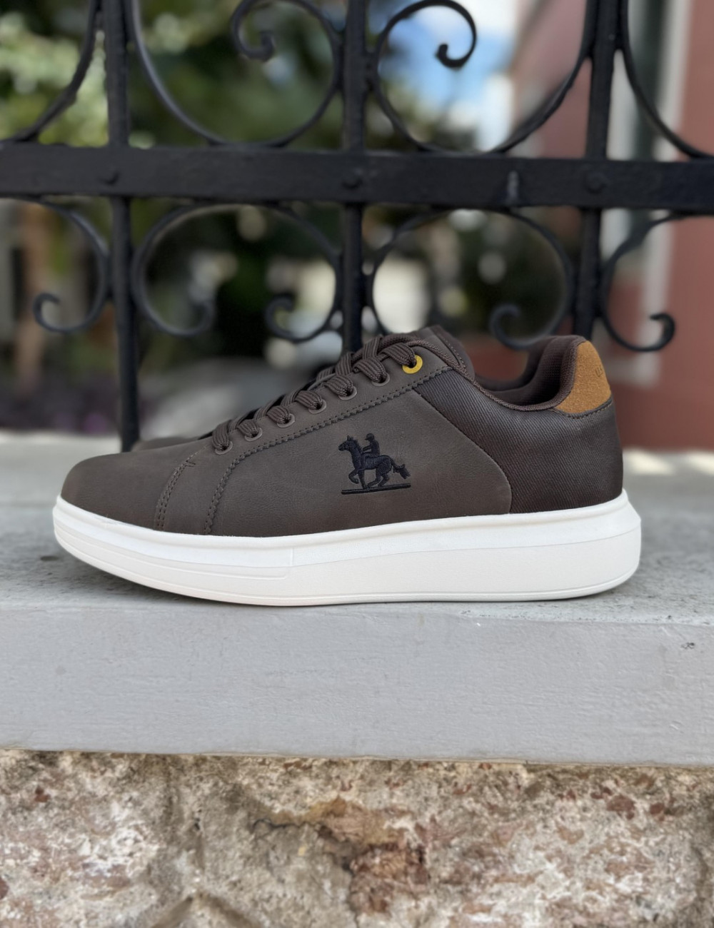 Ανδρικά δίσολα Casual Sneakers κατασκευασμένα απο δερματίνη  άριστης ποιότητας.