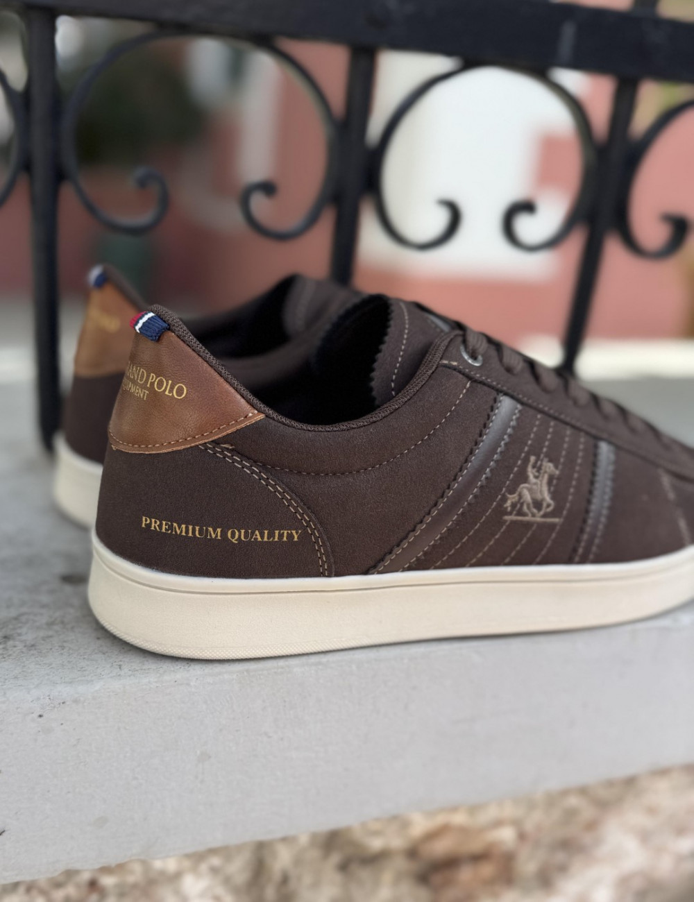 Ανδρικά χαμηλά Casual Sneakers κατασκευασμένα απο δερματίνη άριστης ποιότητας.