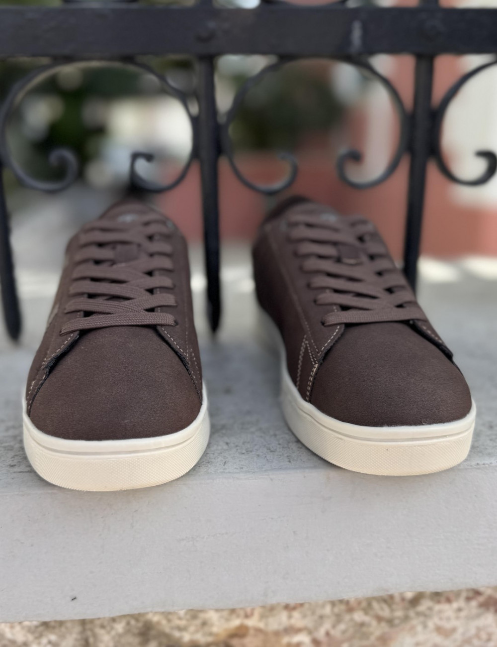 Ανδρικά χαμηλά Casual Sneakers κατασκευασμένα απο δερματίνη άριστης ποιότητας.