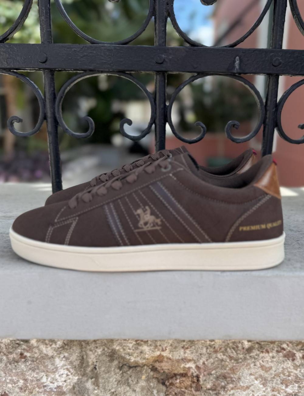 Ανδρικά χαμηλά Casual Sneakers κατασκευασμένα απο δερματίνη άριστης ποιότητας.