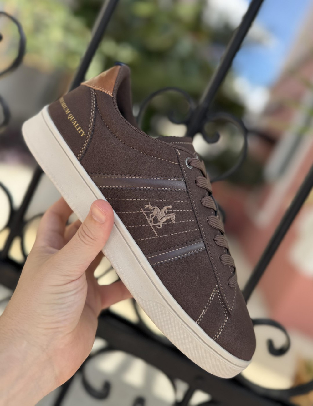 Ανδρικά χαμηλά Casual Sneakers κατασκευασμένα απο δερματίνη άριστης ποιότητας.