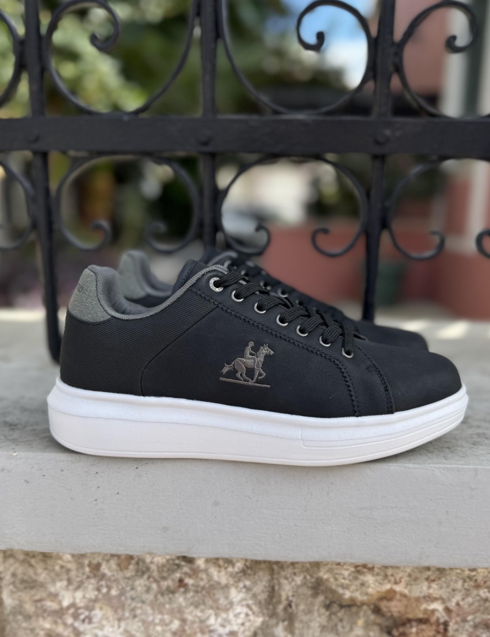 Ανδρικά δίσολα Casual Sneakers κατασκευασμένα απο δερματίνη  άριστης ποιότητας.