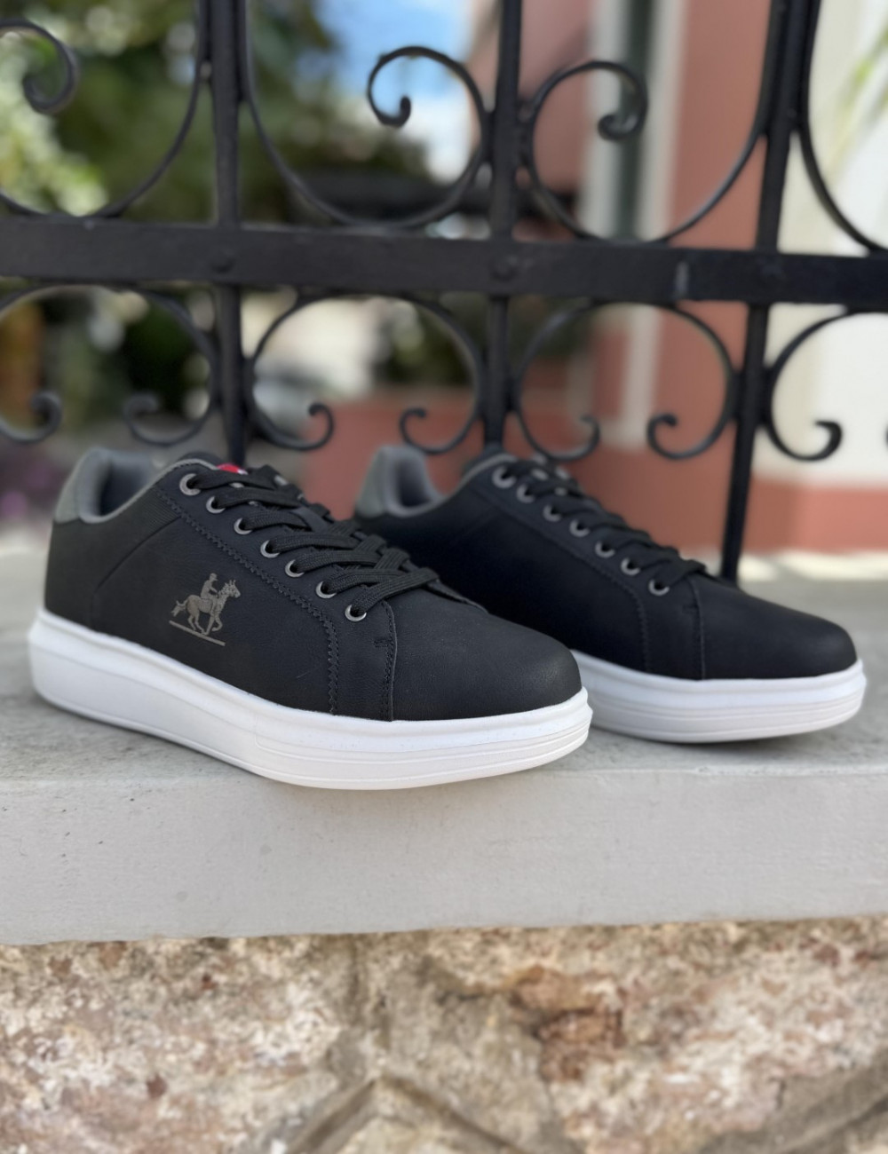 Ανδρικά δίσολα Casual Sneakers κατασκευασμένα απο δερματίνη  άριστης ποιότητας.