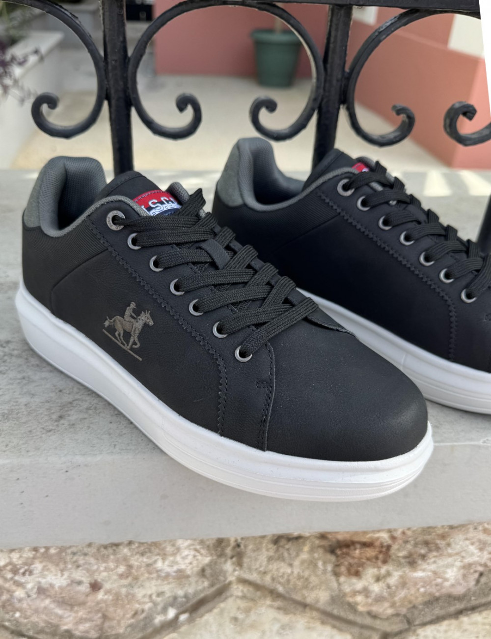 Ανδρικά δίσολα Casual Sneakers κατασκευασμένα απο δερματίνη  άριστης ποιότητας.