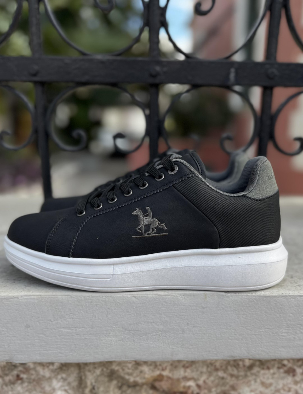 Ανδρικά δίσολα Casual Sneakers κατασκευασμένα απο δερματίνη  άριστης ποιότητας.