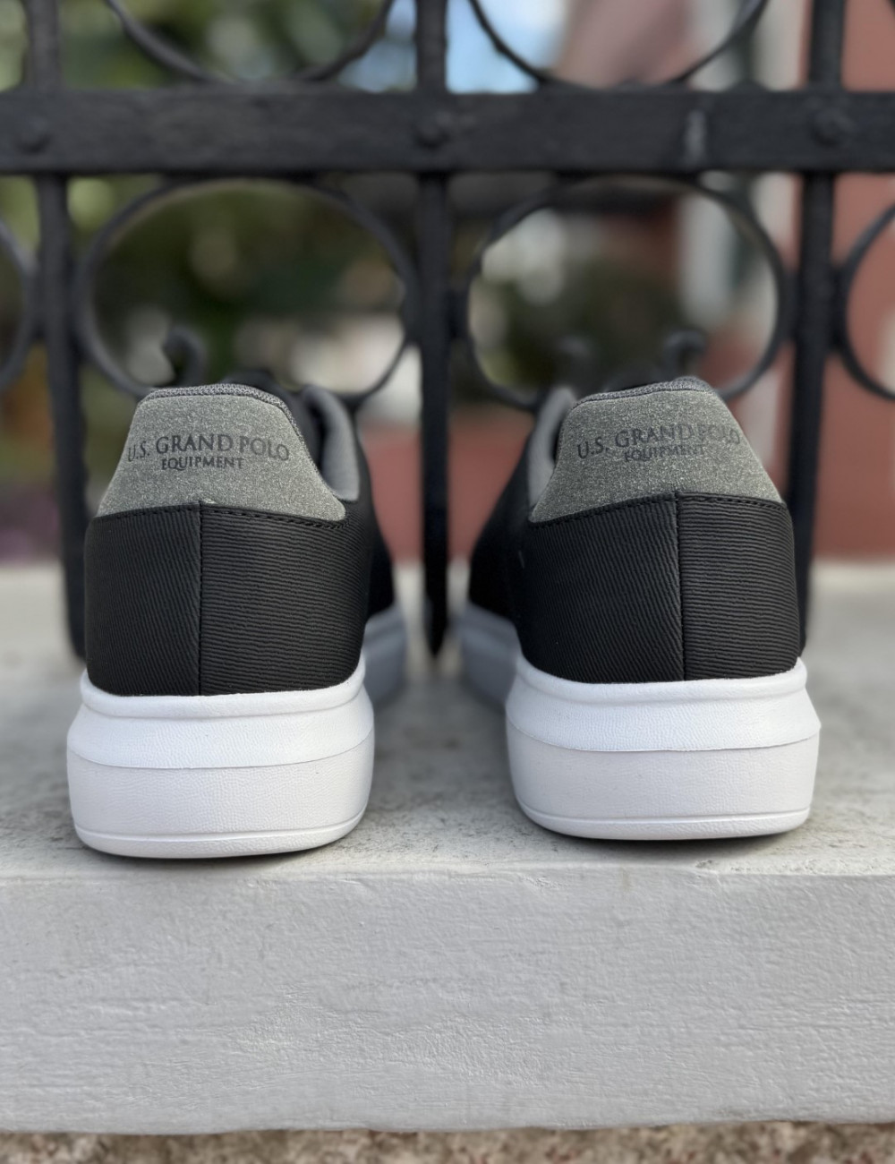 Ανδρικά δίσολα Casual Sneakers κατασκευασμένα απο δερματίνη  άριστης ποιότητας.