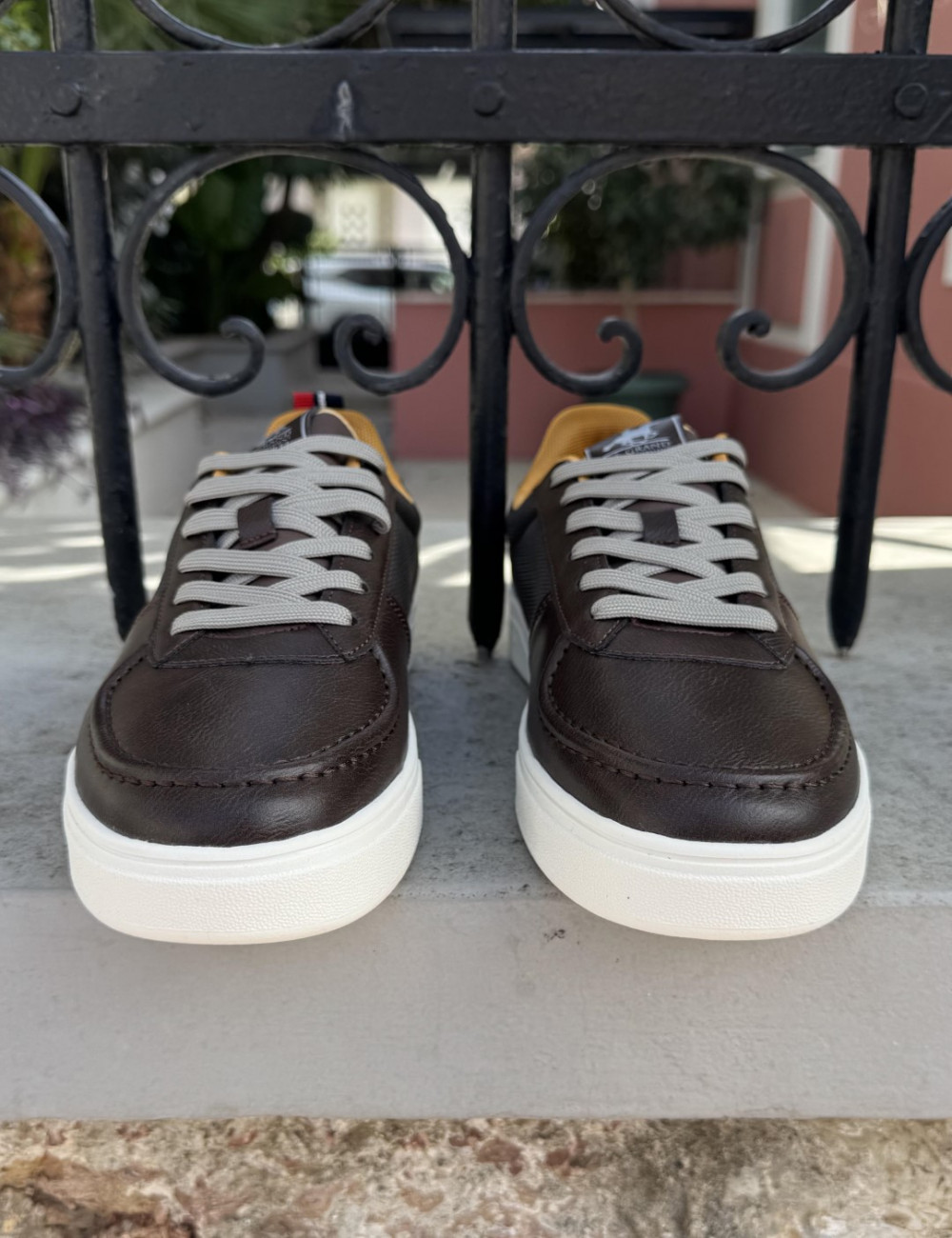 Ανδρικά χαμηλά Casual Sneakers κατασκευασμένα απο δερματίνη άριστης ποιότητας.