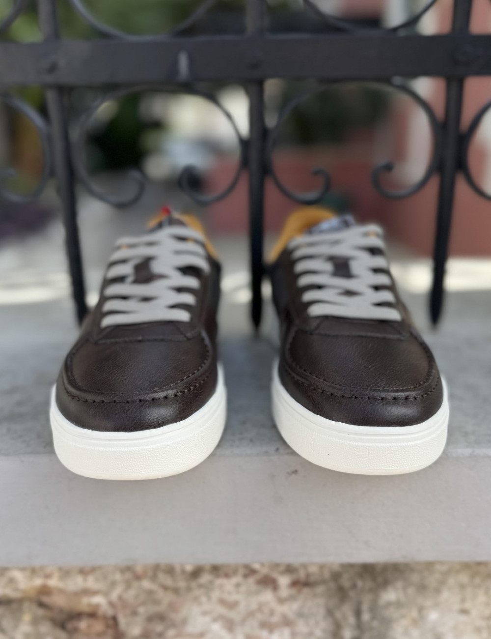 Ανδρικά χαμηλά Casual Sneakers κατασκευασμένα απο δερματίνη άριστης ποιότητας.