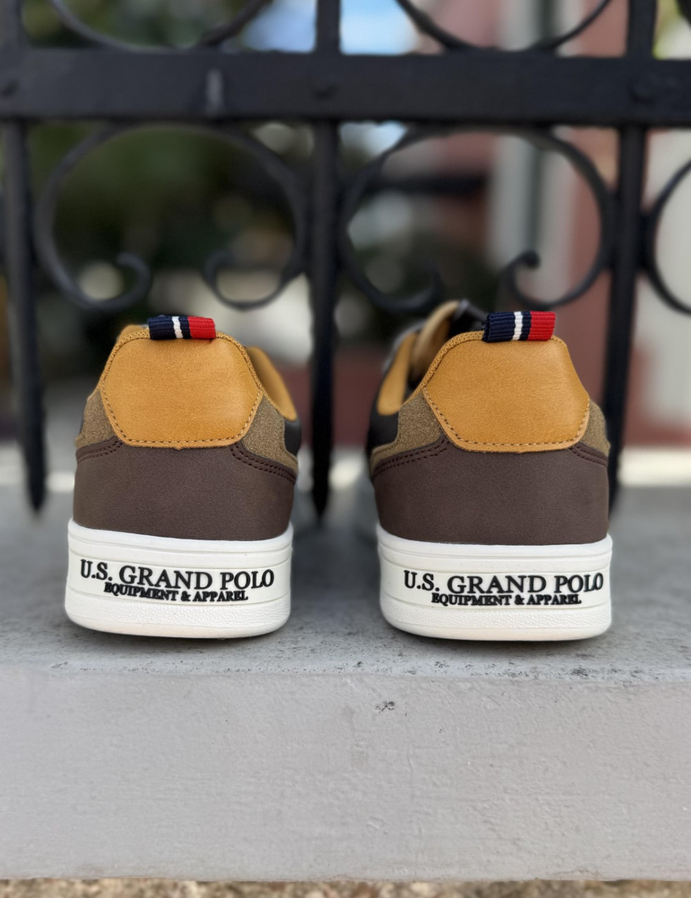 Ανδρικά χαμηλά Casual Sneakers κατασκευασμένα απο δερματίνη άριστης ποιότητας.