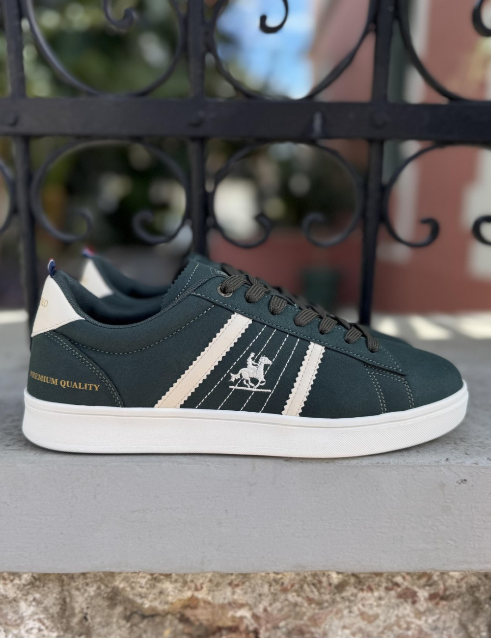 Ανδρικά χαμηλά Casual Sneakers κατασκευασμένα απο δερματίνη άριστης ποιότητας.