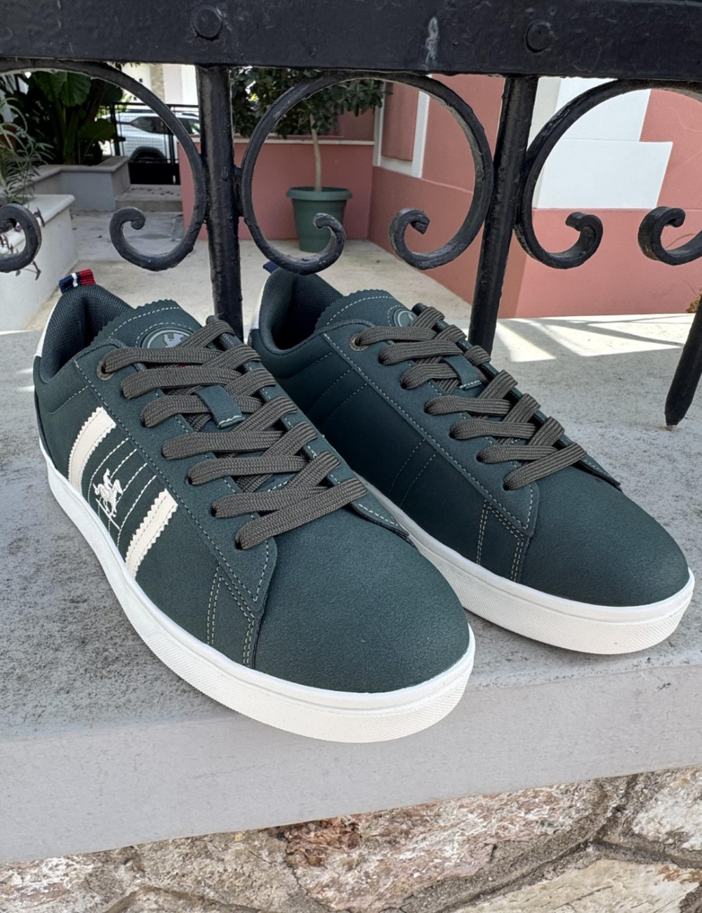 Ανδρικά χαμηλά Casual Sneakers κατασκευασμένα απο δερματίνη άριστης ποιότητας.