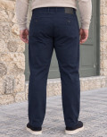 Ανδρικό μονόχρωμο, υφασμάτινο παντελόνι με Chinos τσέπες.