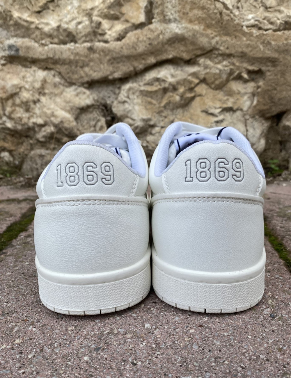  Ανδρικά χαμηλά Casual Sneakers κατασκευασμένα απο δερματίνη  άριστης ποιότητας.