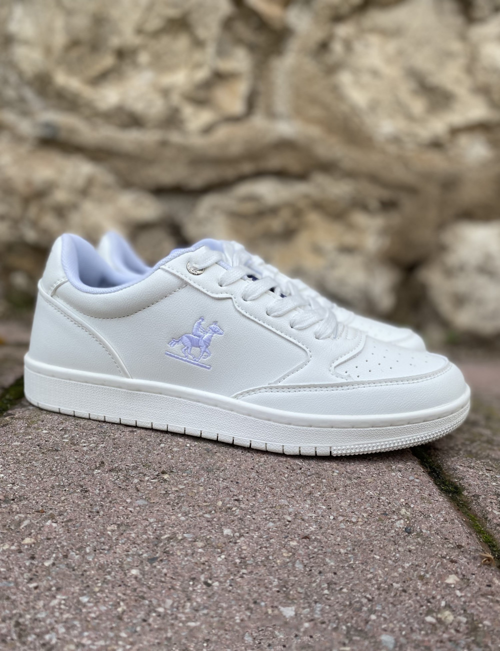  Ανδρικά χαμηλά Casual Sneakers κατασκευασμένα απο δερματίνη  άριστης ποιότητας.