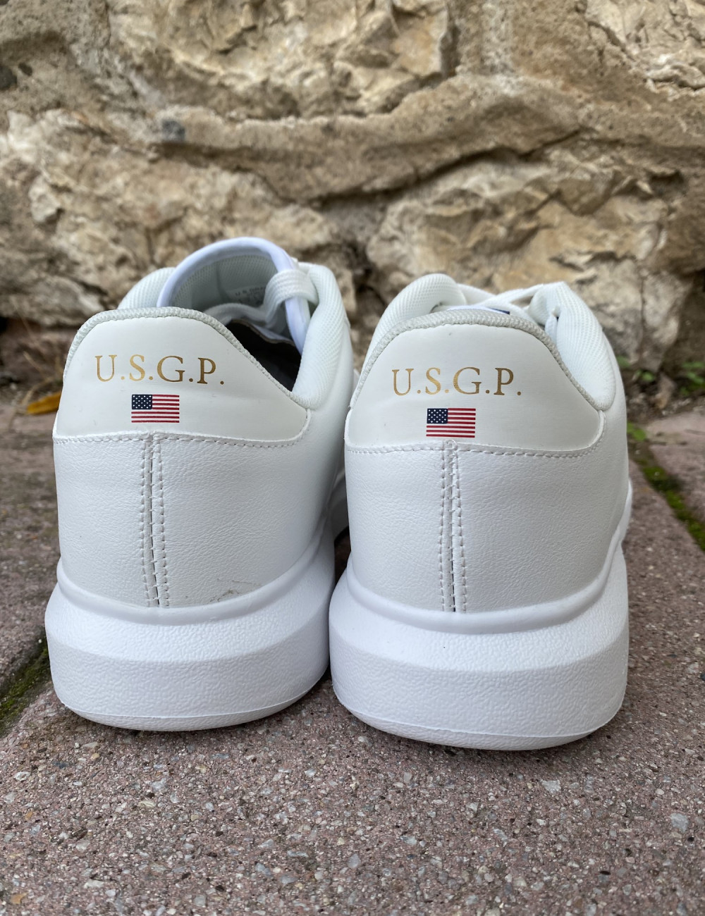  Ανδρικά χαμηλά Casual Sneakers κατασκευασμένα απο δερματίνη  άριστης ποιότητας.