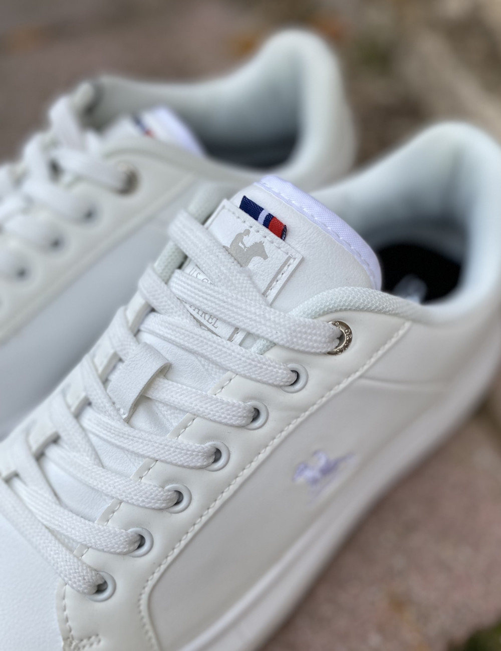  Ανδρικά χαμηλά Casual Sneakers κατασκευασμένα απο δερματίνη  άριστης ποιότητας.
