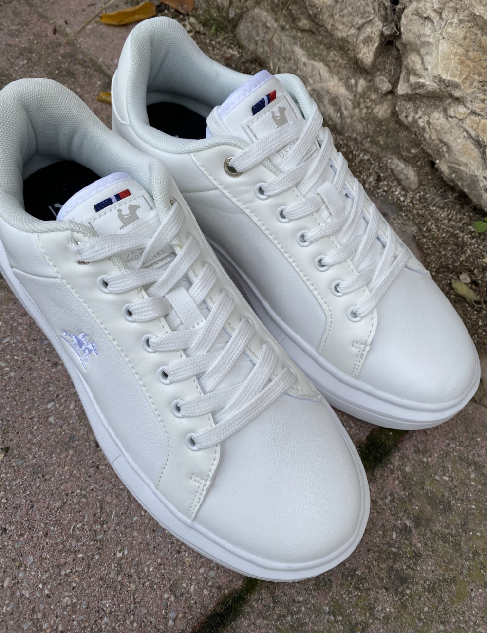  Ανδρικά χαμηλά Casual Sneakers κατασκευασμένα απο δερματίνη  άριστης ποιότητας.