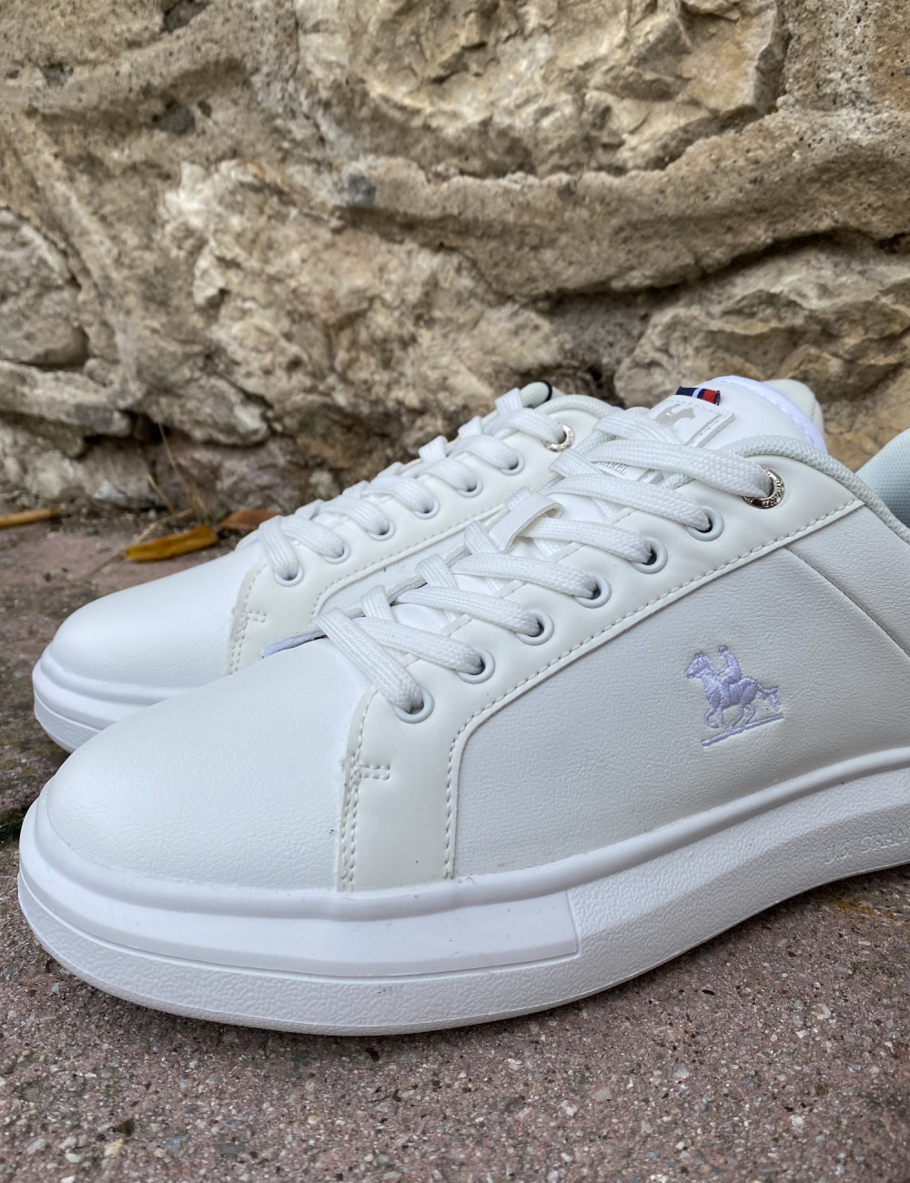  Ανδρικά χαμηλά Casual Sneakers κατασκευασμένα απο δερματίνη  άριστης ποιότητας.