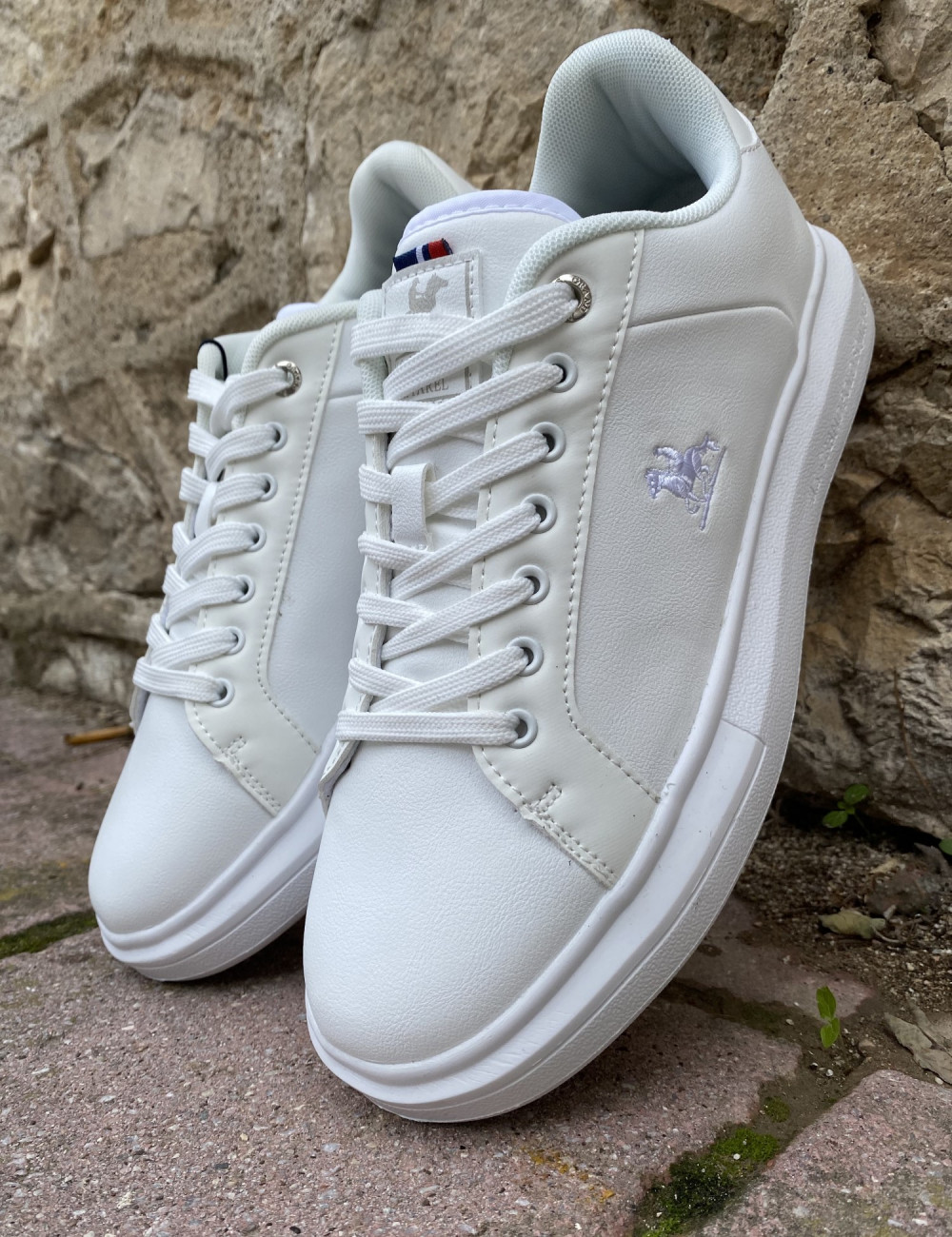  Ανδρικά χαμηλά Casual Sneakers κατασκευασμένα απο δερματίνη  άριστης ποιότητας.