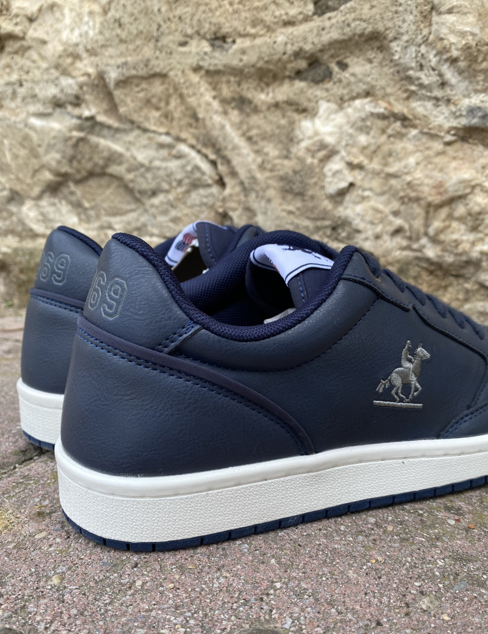 Ανδρικά χαμηλά Casual Sneakers κατασκευασμένα απο δερματίνη  άριστης ποιότητας.