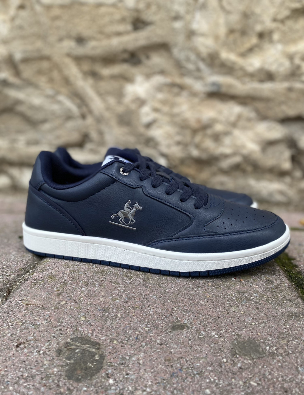 Ανδρικά χαμηλά Casual Sneakers κατασκευασμένα απο δερματίνη  άριστης ποιότητας.