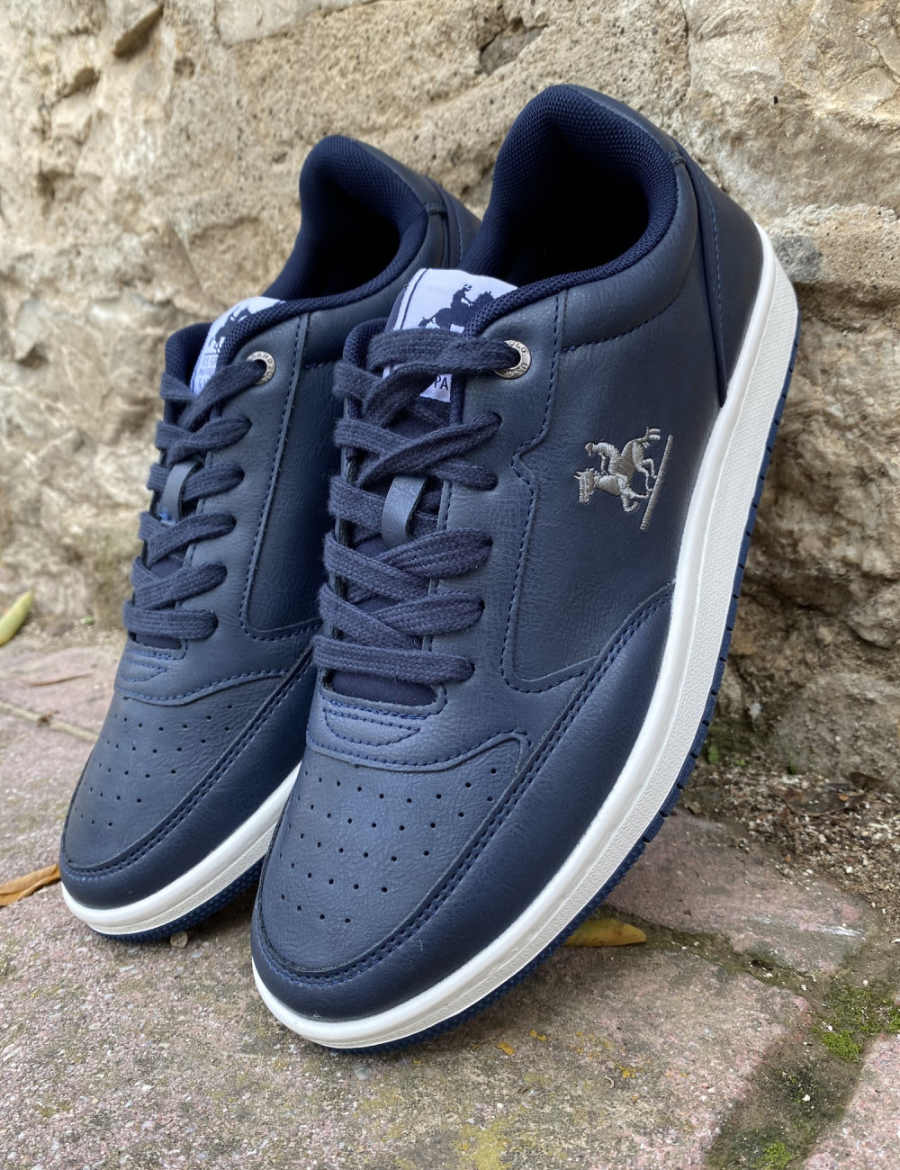Ανδρικά χαμηλά Casual Sneakers κατασκευασμένα απο δερματίνη  άριστης ποιότητας.