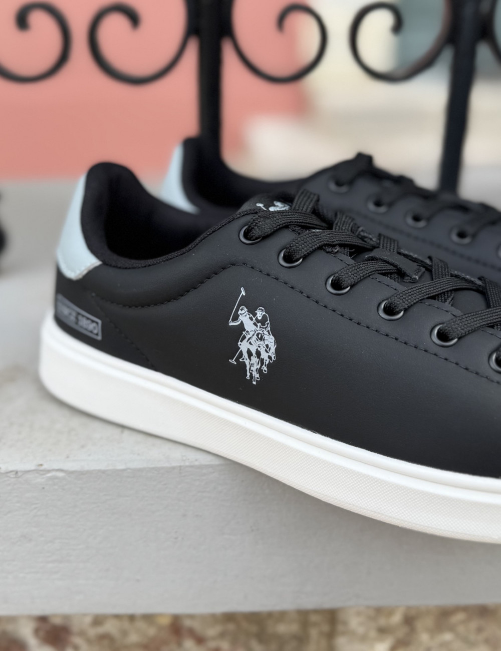 Ανδρικά sneakers της εταιρείας U.