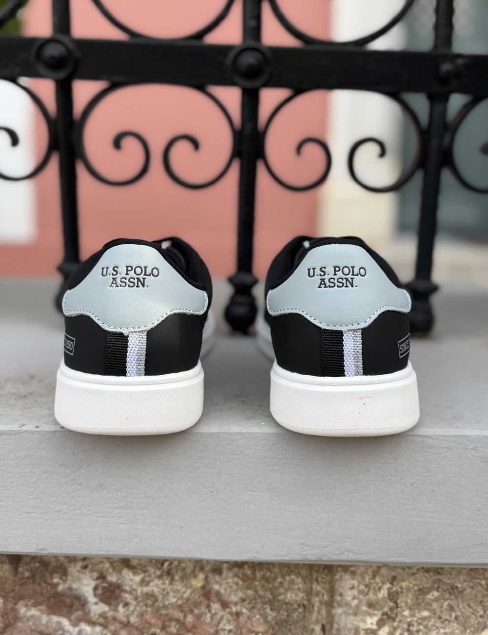 Ανδρικά sneakers της εταιρείας U.