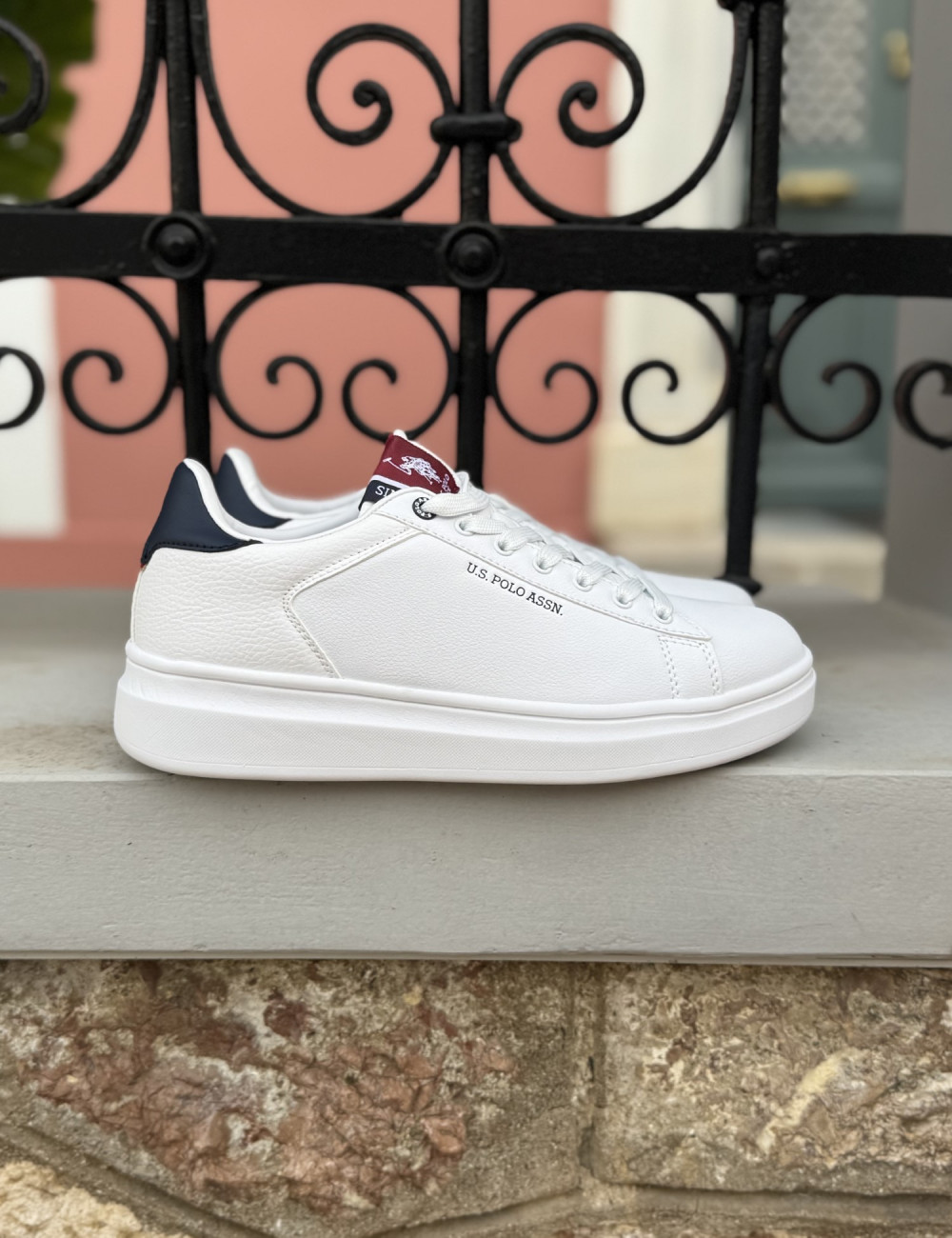 Ανδρικά sneakers της εταιρείας U.