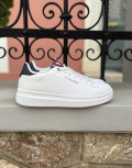 Ανδρικά sneakers της εταιρείας U.