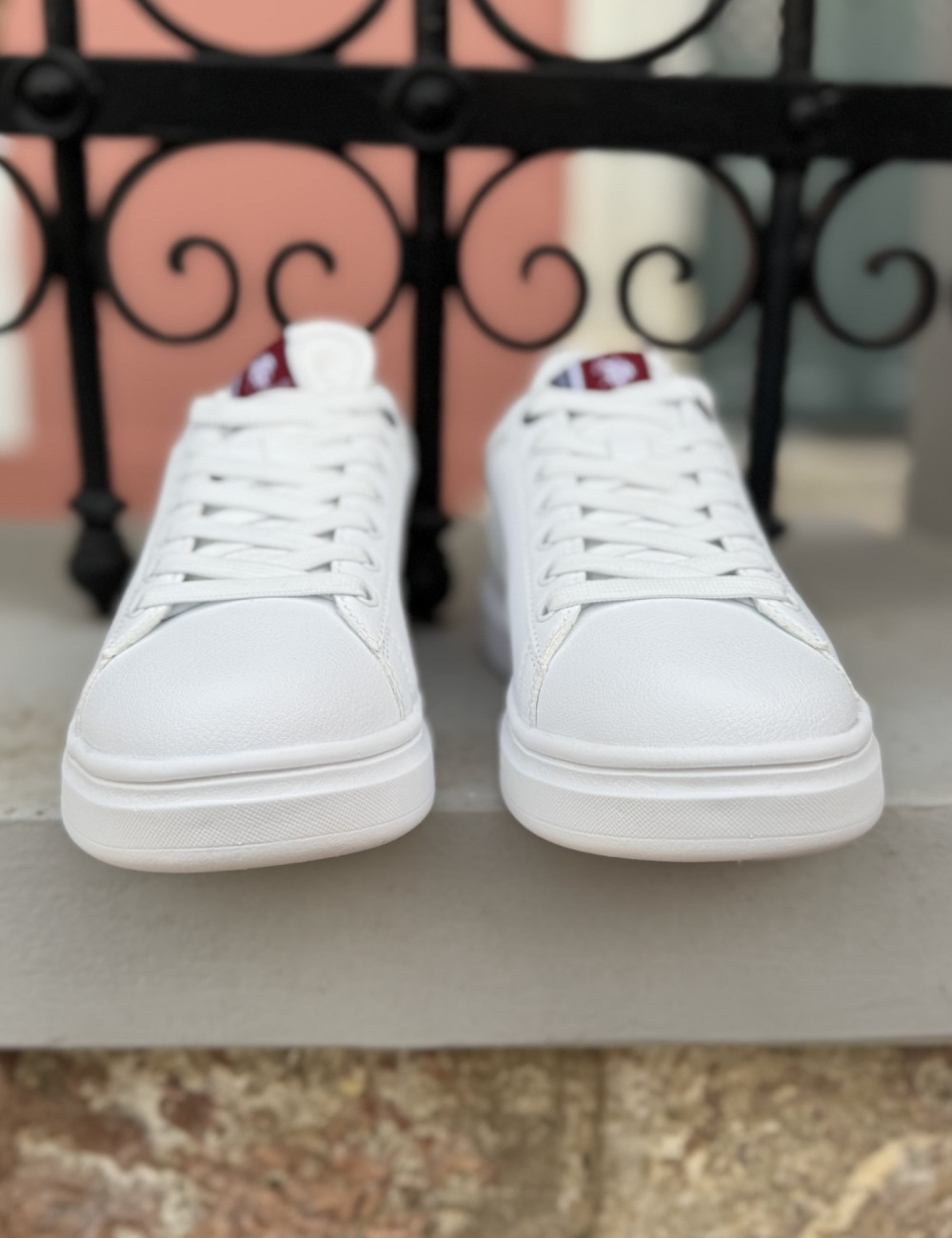 Ανδρικά sneakers της εταιρείας U.