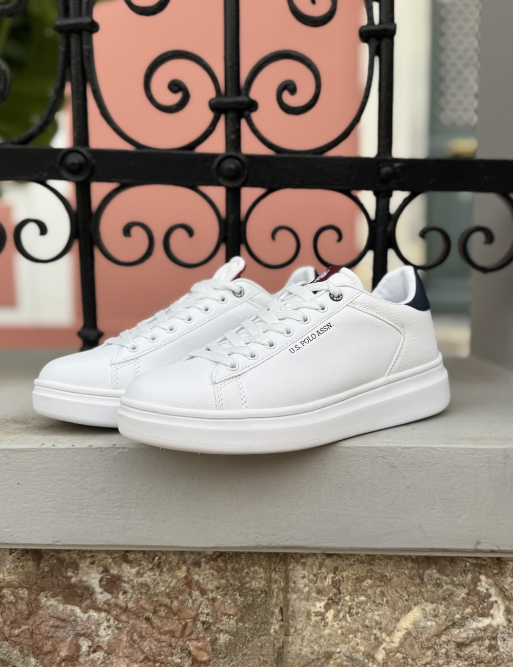 Ανδρικά sneakers της εταιρείας U.