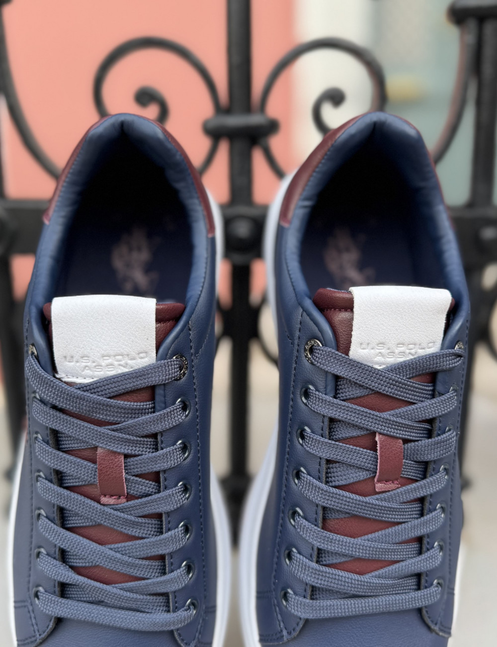 Ανδρικά sneakers της εταιρείας U.