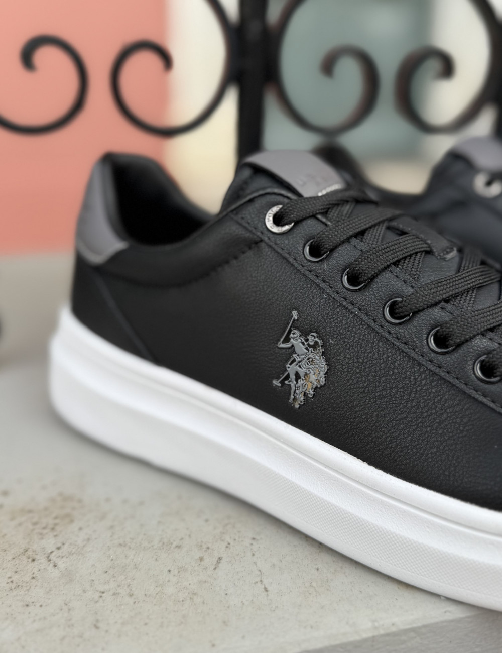 Ανδρικά sneakers της εταιρείας U.