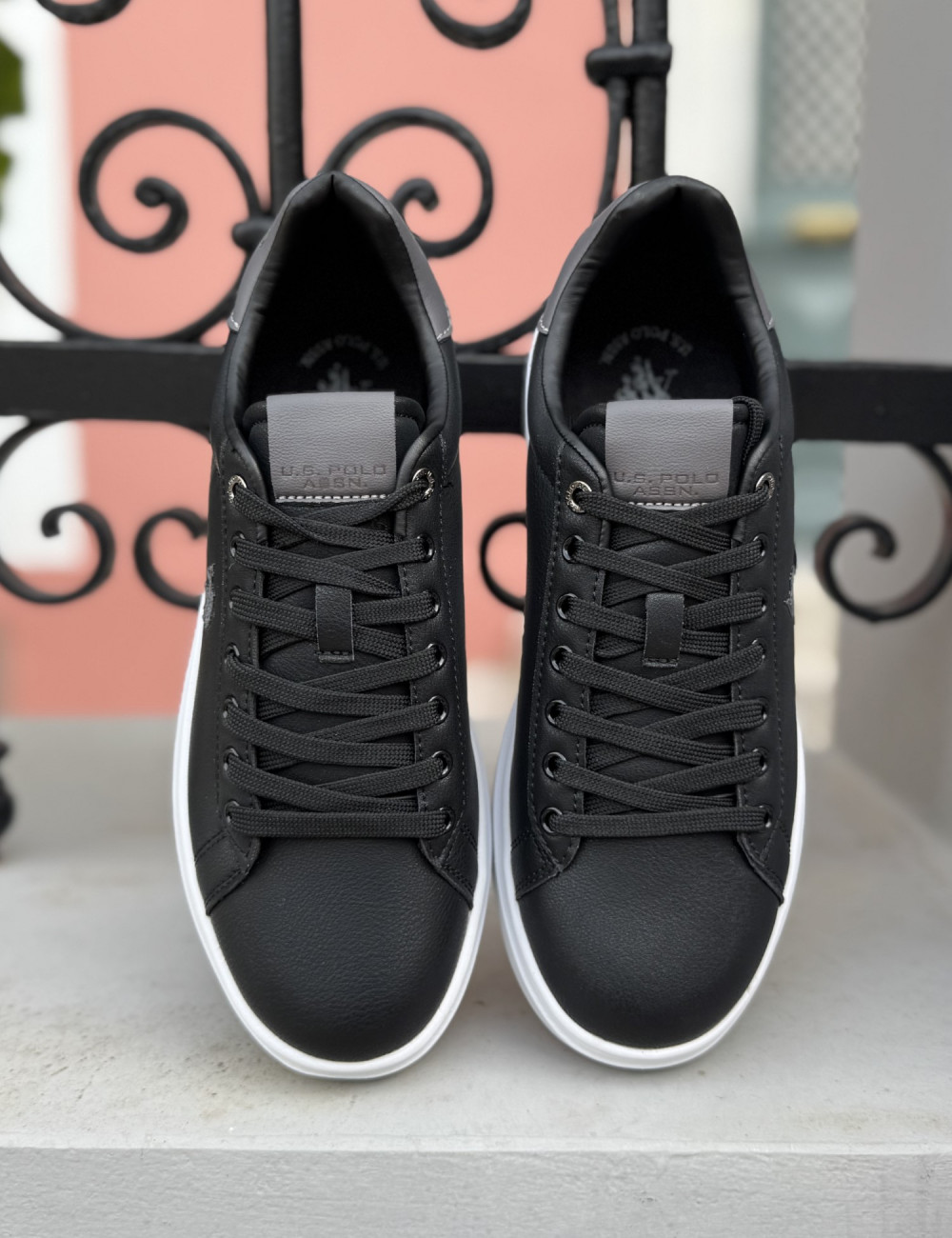 Ανδρικά sneakers της εταιρείας U.